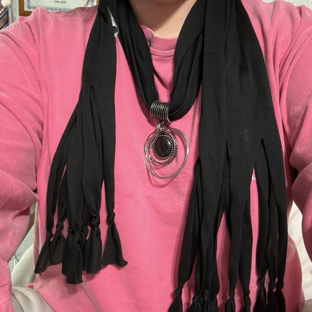 West loop Polyester scarf with charm - Picture 2 of 2